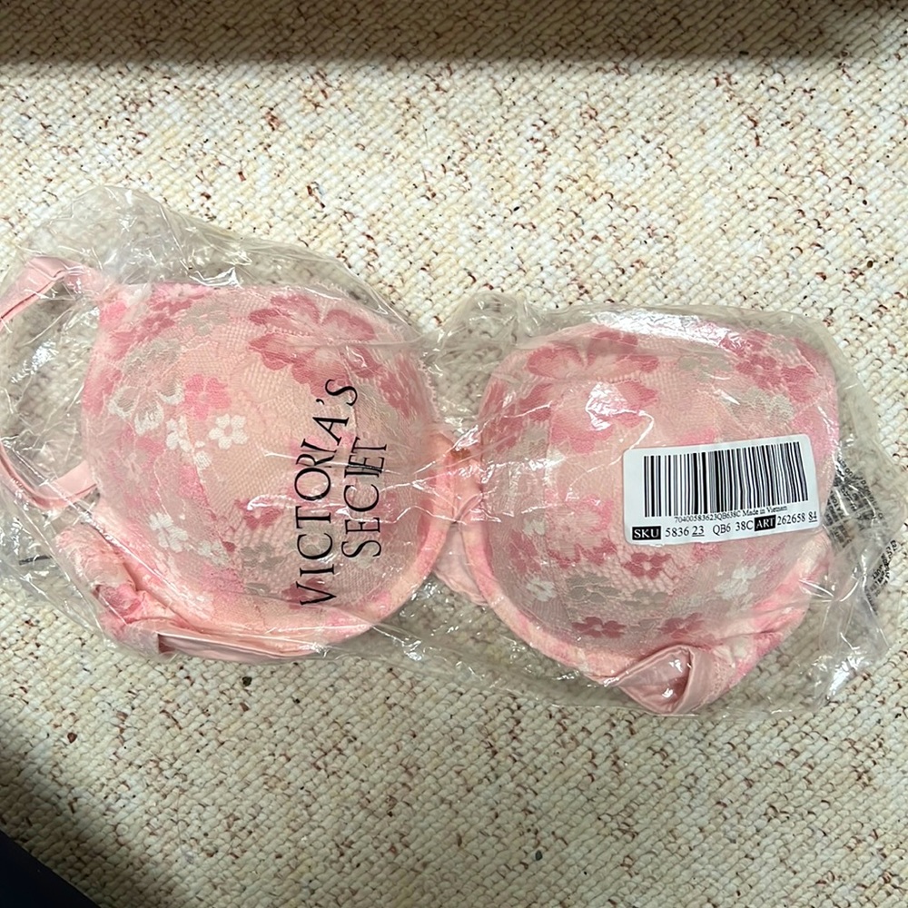 2 pink and white lace Victoria Secret bras. 38C. Very comfortable for lace